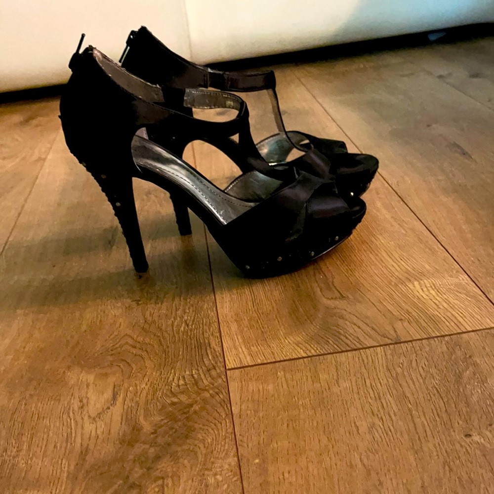Black heeled sandals